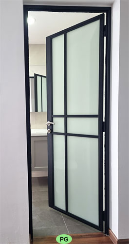 Lattice Door for Room Entrance
