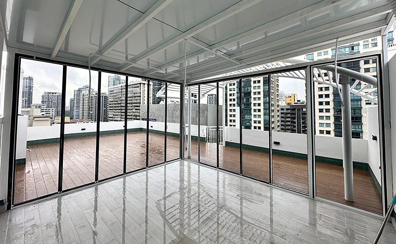 Slim Folding Door Partition