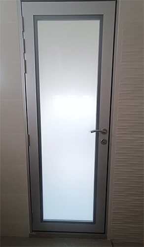 Soundproof door blocks voice & noise