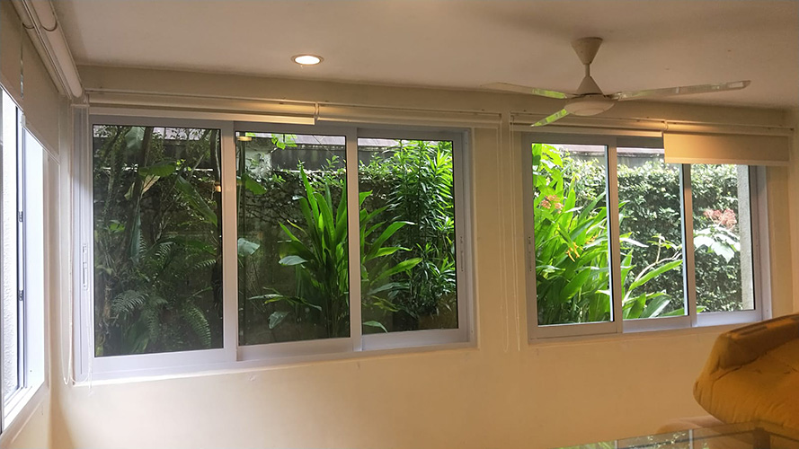 Double glazed sliding window block out sound effectively
