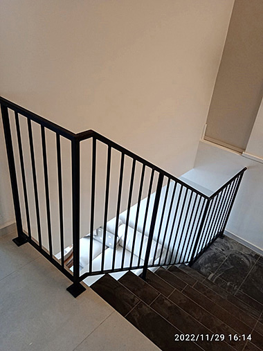 Simple stair railing design