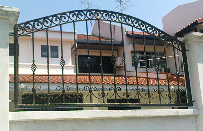 Wrought Iron Fence Design with Round Arch
